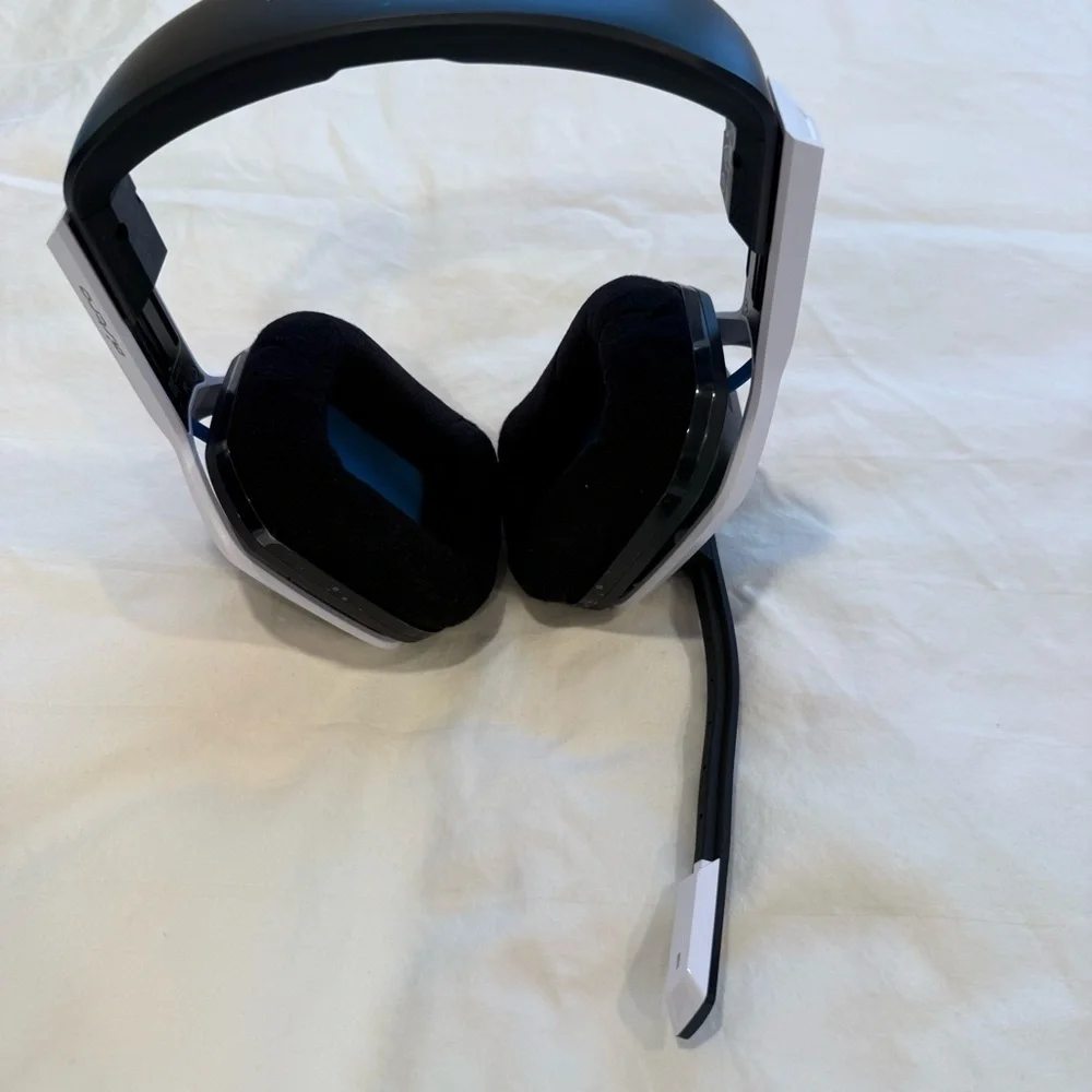 🎁New Logitech A20 Gaming Headset Black/Blue 939-001876 PS5 / PS4 / PC / MAC